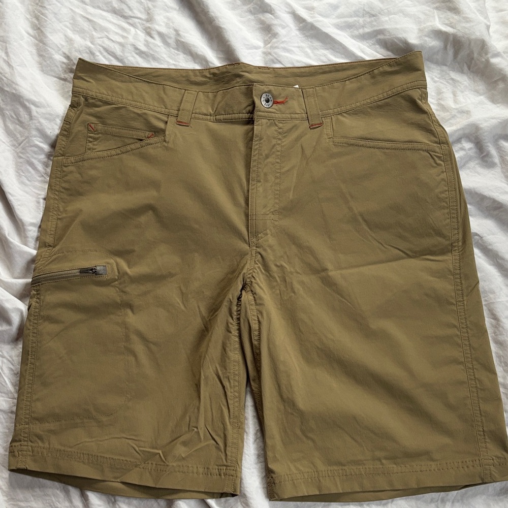 L.L. Bean Men's Khaki Cargo Shorts